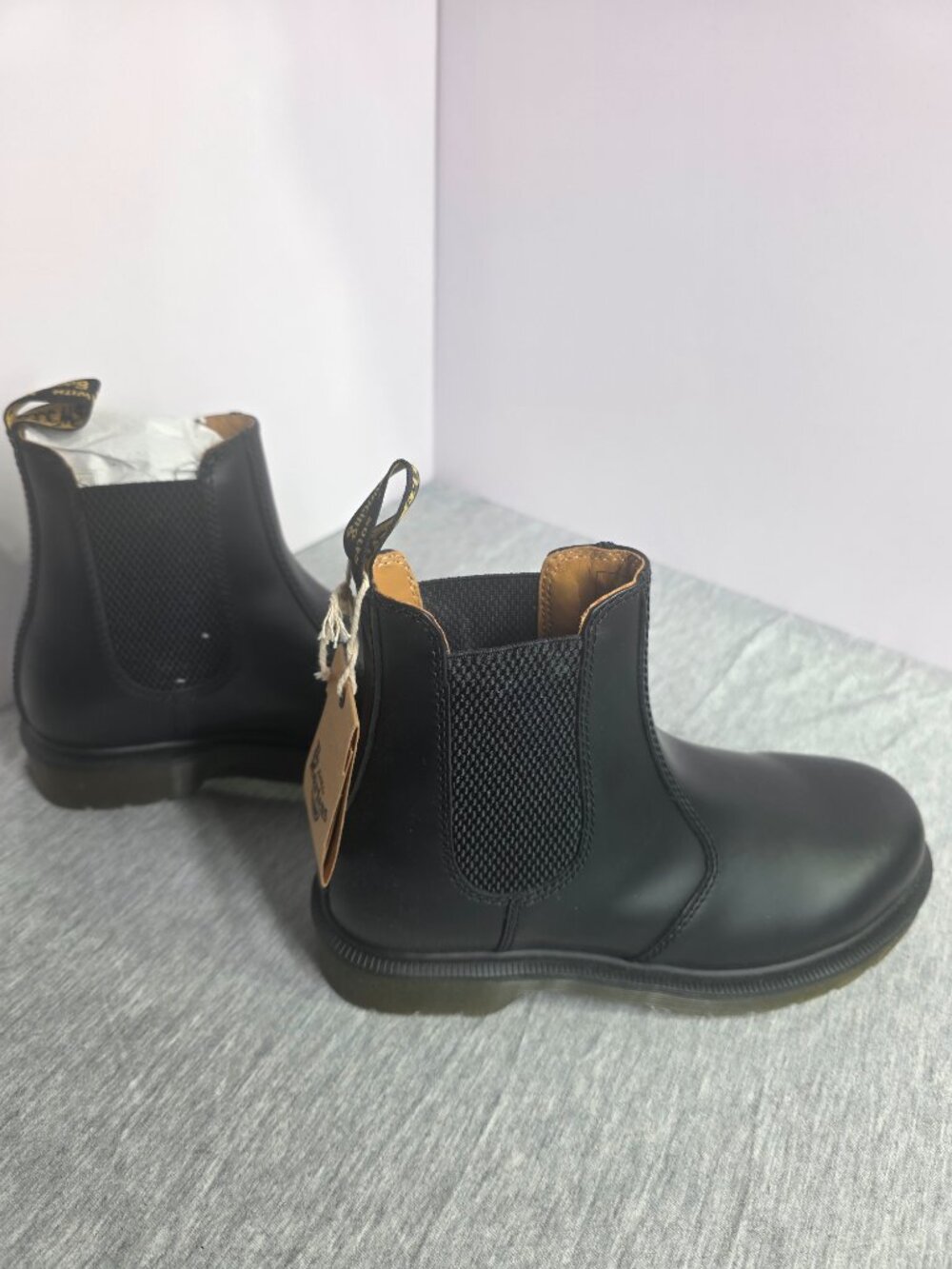 Dr. Martens 2976 Black Smooth Leather Chelsea Boots Men's 6 Women's 7 New in Box